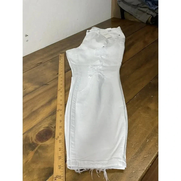 JUDY BLUE Jeans Womens 16W White Boyfriend Fit Stretch Distressed Mid Rise - Picture 15 of 15